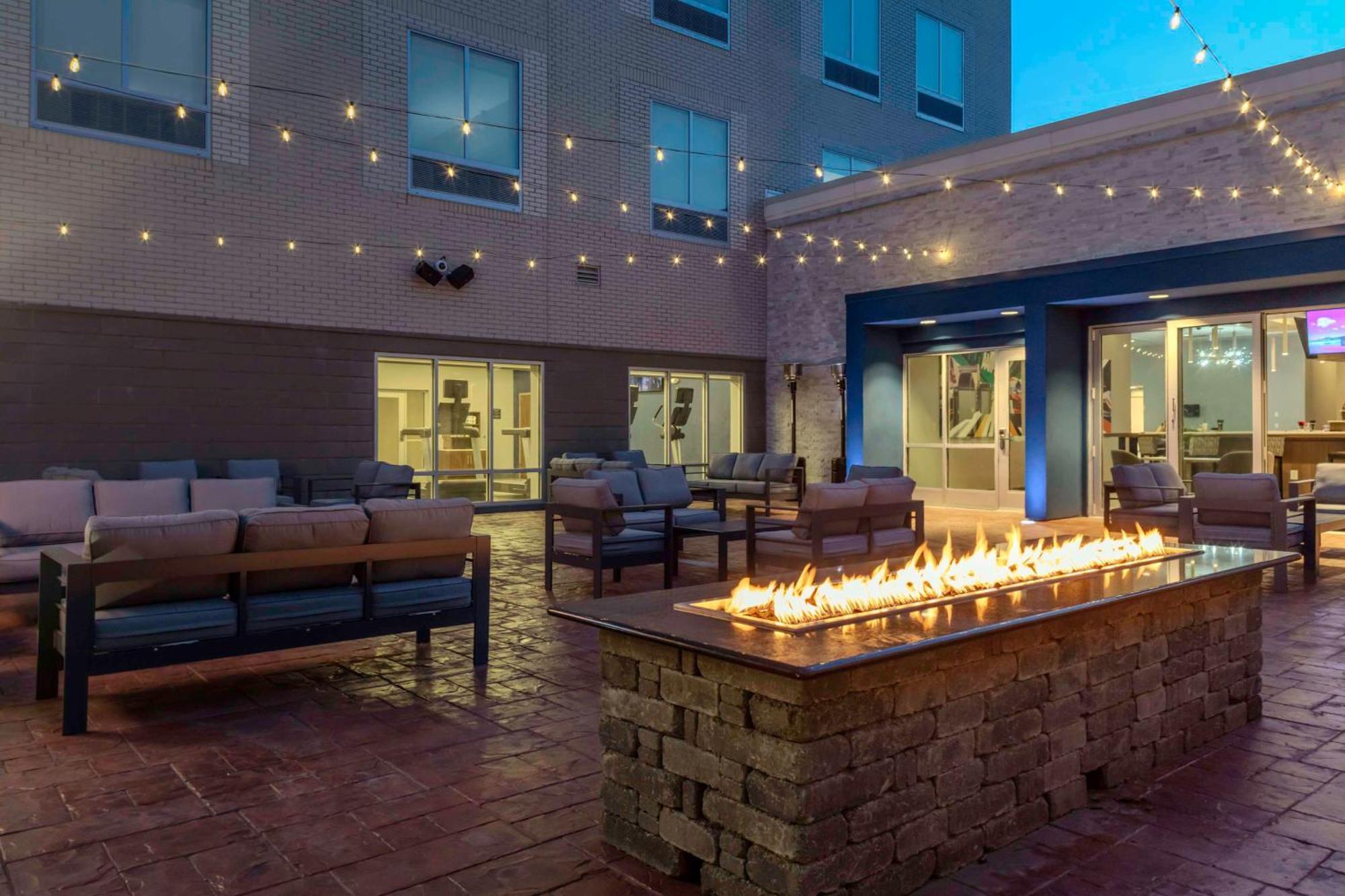 Hampton Inn & Suites Indianapolis West Speedway Exterior photo